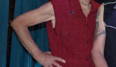 Tributes have flooded in for legendary Australian singer Doug De Kroo, who died aged 84 this week at a regional NSW hospital, after a short battle with pneumonia