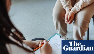 Australia’s largest private hospital operator to close majority of psychology clinics to be ‘flexible, sustainable’ | Health