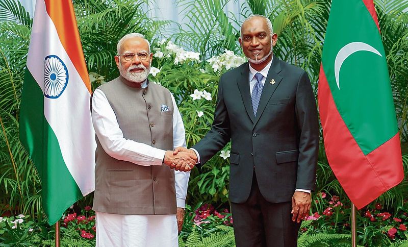 India extends $565-mn line of credit to Maldives