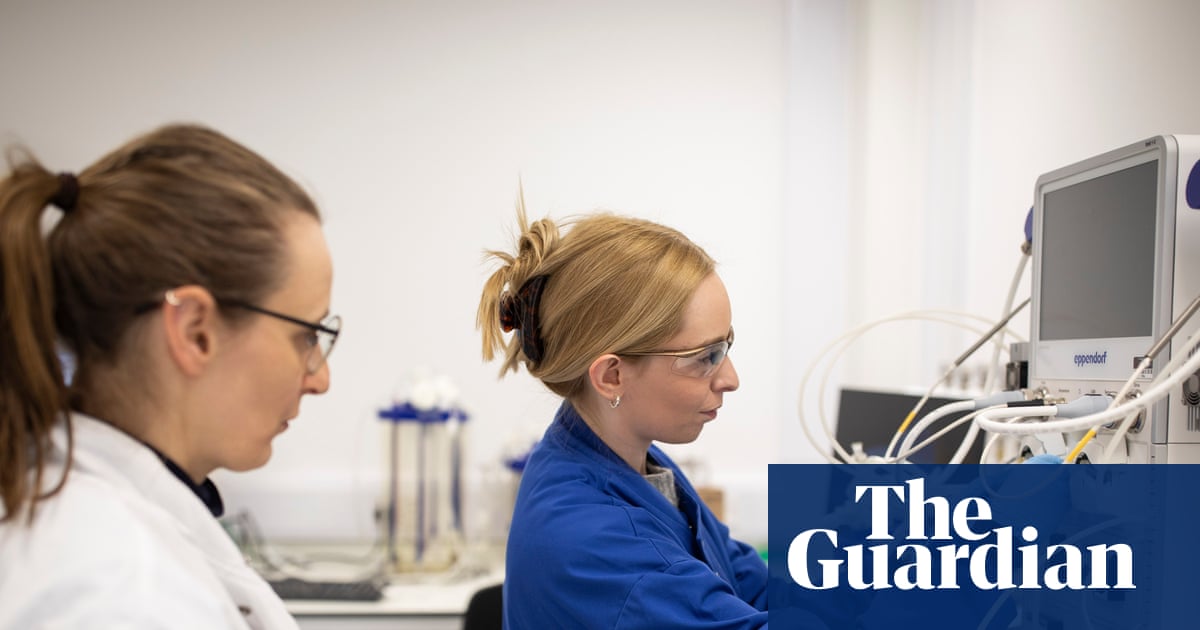 ‘Transformative’: the UK lab working on a way to halt genetic type of dementia | Dementia