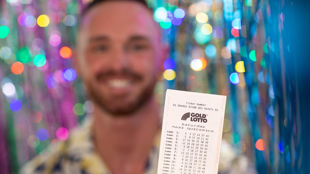 Lotto: Mystery Queensland man pockets $900k Lotto win after delayed ticket check