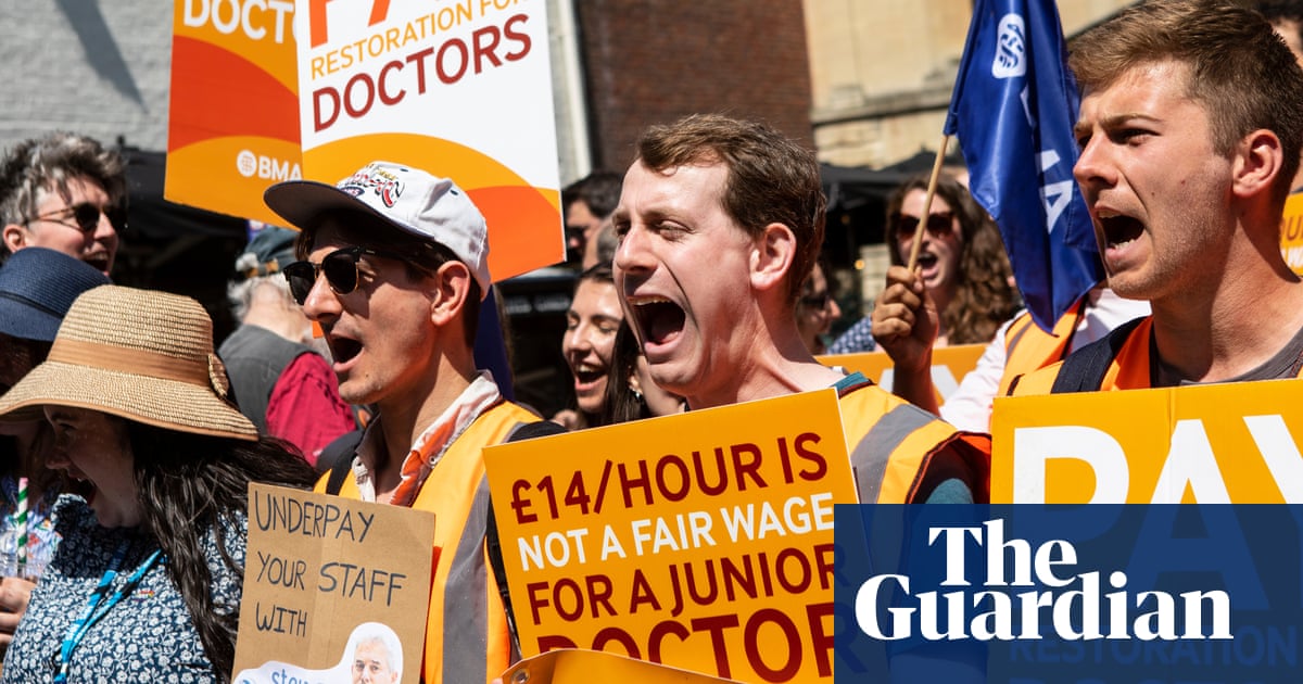 Resident doctors accused of ‘greedy’ pay demands before Streeting talks | NHS