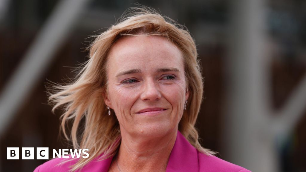 Manager denies health board sought to 'punish' trans row nurse
