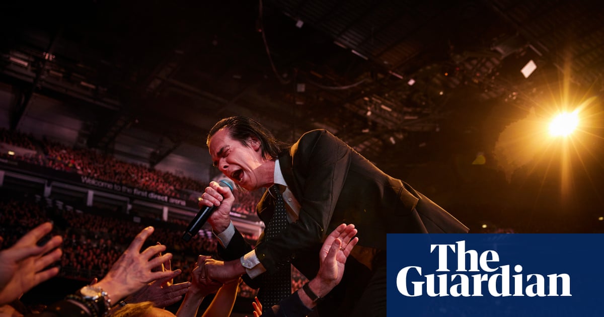 Nick Cave fans swarm charity bookshop in UK after musician donates thousands of books | Nick Cave