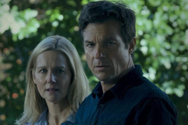 OZARK_402_Unit_00159R Laura Linney as Wendy Byrde and Jason Bateman as Martin Byrde in episode 402 of Ozark