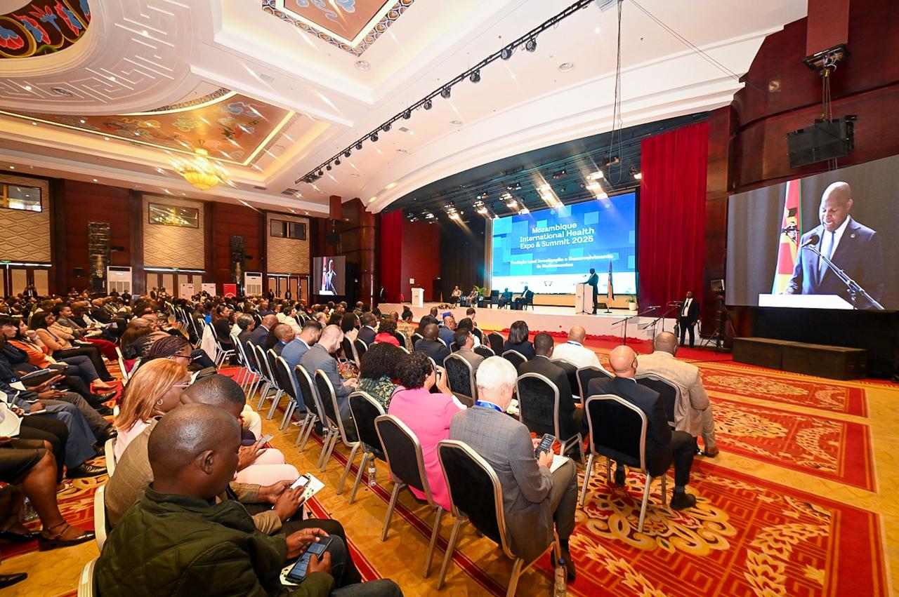 Mozambique: Africa “excessively dependent on imported medicines”, says Chapo