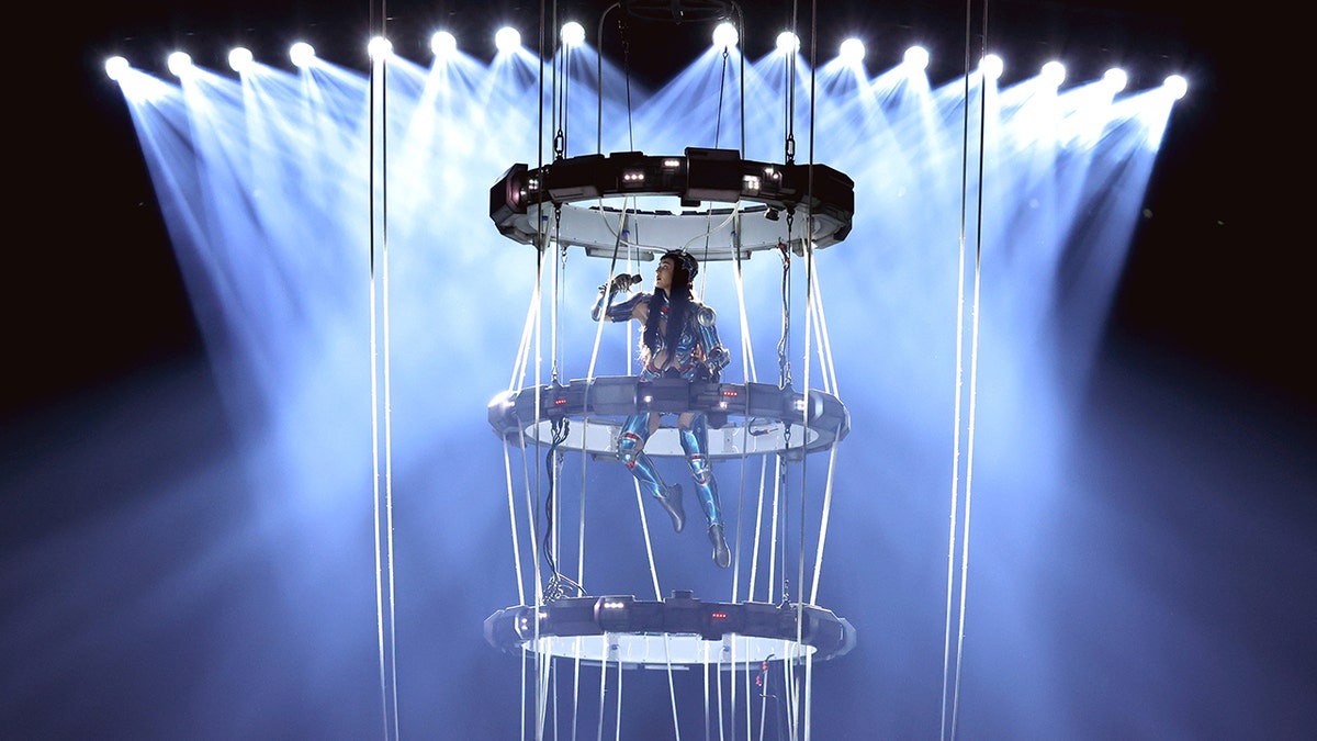 Katy Perry sings in spacesuit during Lifetimes Tour