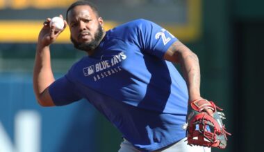 Vladimir Guerrero Jr. tweaks hammy doing splits at 1B, to have MRI
