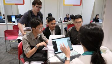 Job fair helps fresh university graduates in S’pore meet potential employers in person