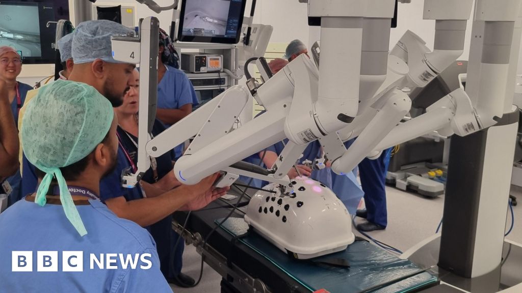 Doctors train to use robotic surgery machine in Stockton hospital