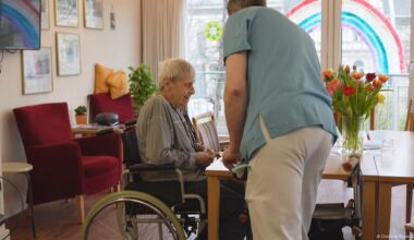 German nursing homes see cost for care explode – DW – 08/02/2025