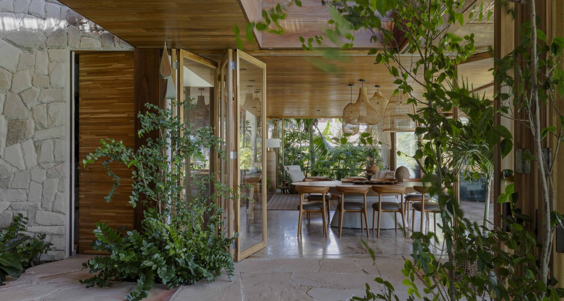 Coral House / Sidney Quintela Architecture + Urban Planning