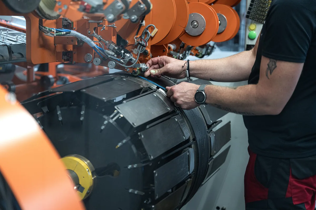 Specialized tyre building process