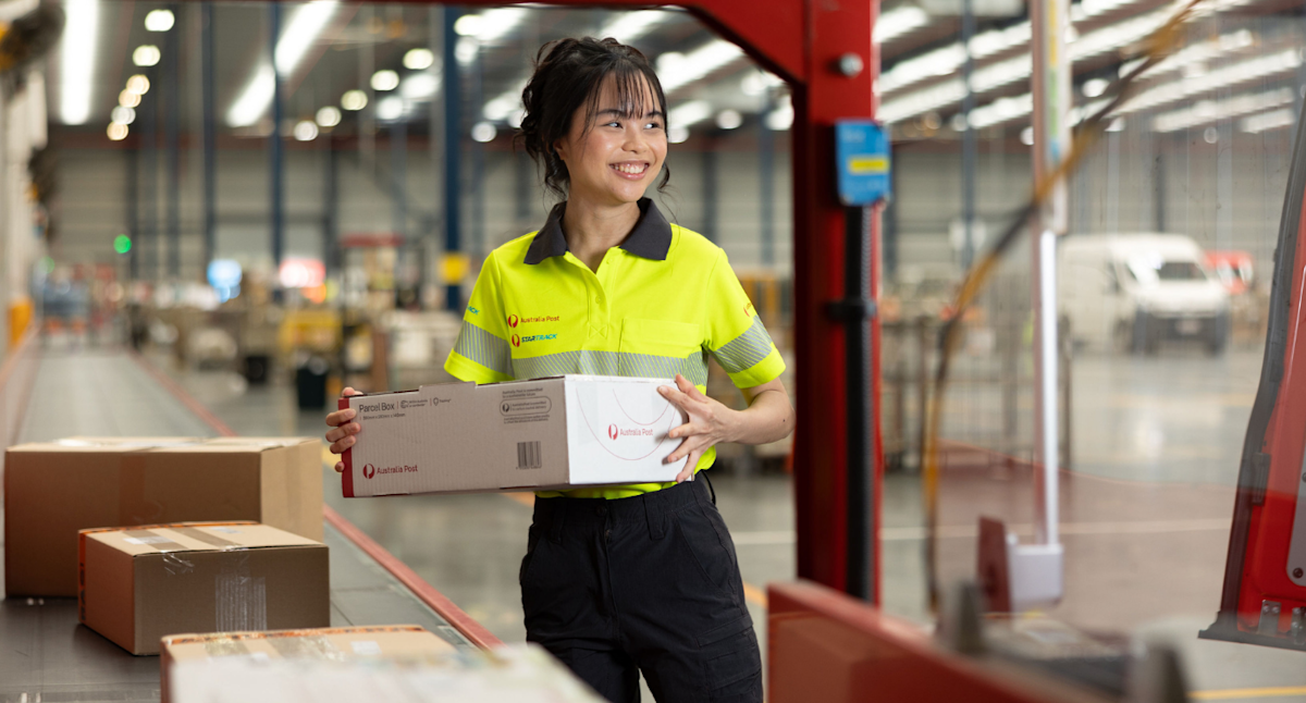 Australia Post needs 3,500 people to fill new jobs paying up to $38.58 an hour