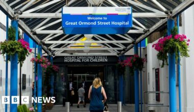 Great Ormond Street Hospital surgeons used torches in power cut