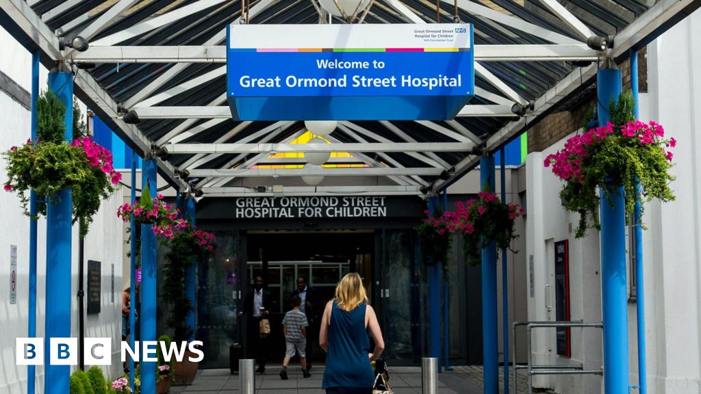 Great Ormond Street Hospital surgeons used torches in power cut