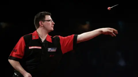 Getty Images James Wade of England throws against Terry Jenkins of England during the third round match of The Ladbrokes World Darts Championship at The Circus Tavern, on December 28, 2006 