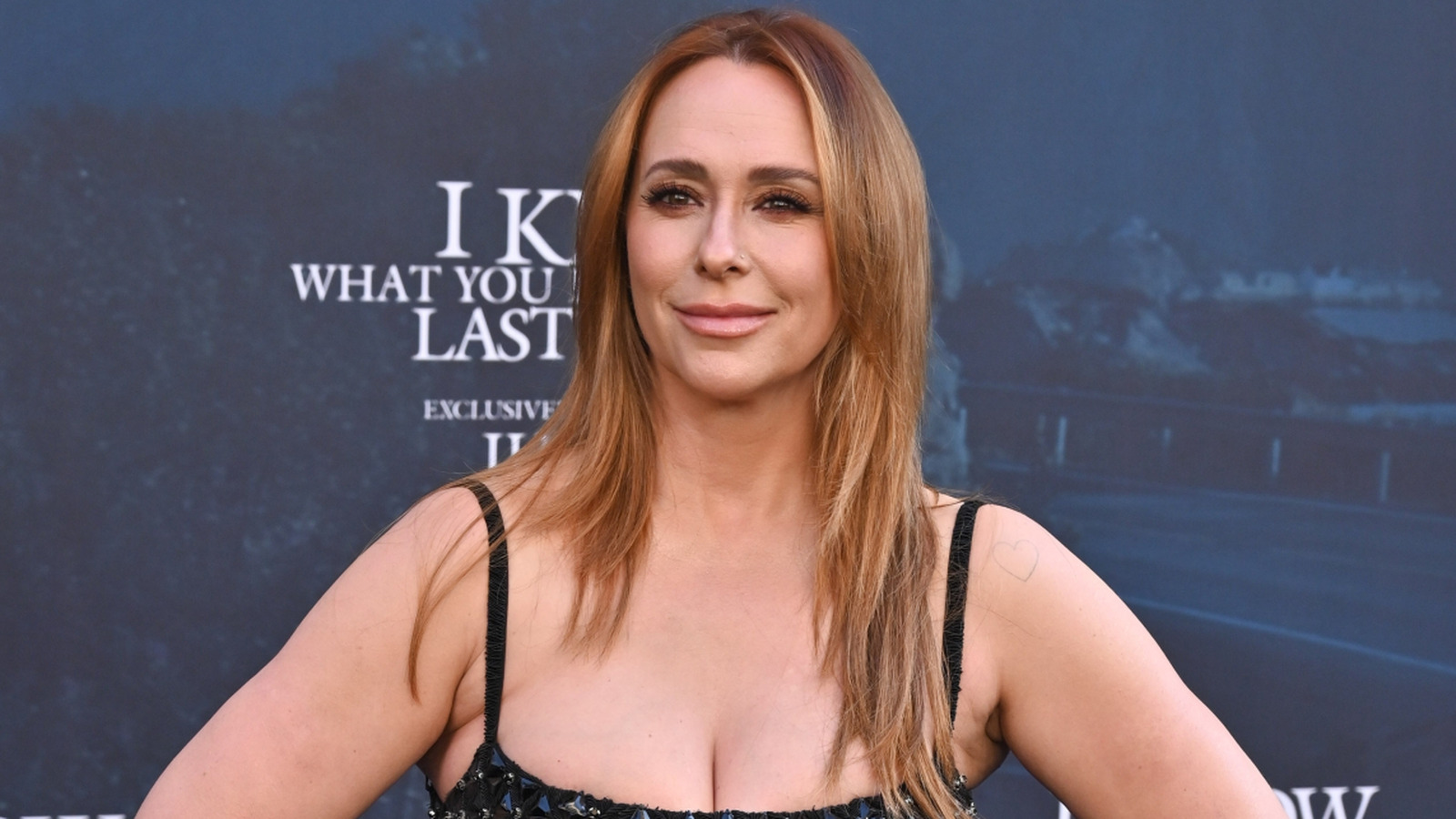 Jennifer Love Hewitt's Memoir On Mother-Daughter Bonds Deserves A Spot On Your TBR