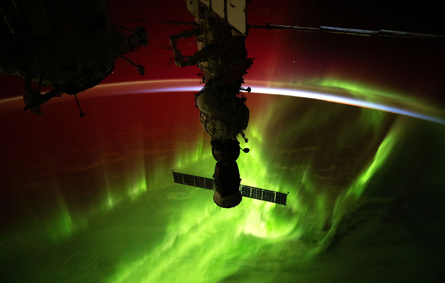 Green and red displays from the southern lights (aurora australis)
