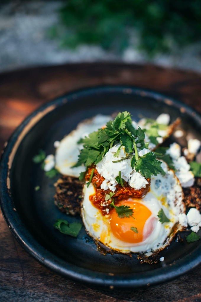 A meal with eggs in a plate. Illustration photo by Pexels