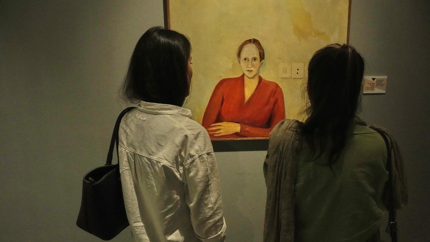 Photos from women artists exhibition in Iran
