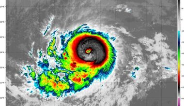 Hurricane Kiko entered Wednesday as a Category 2 storm with sustained winds of more than 100 mph