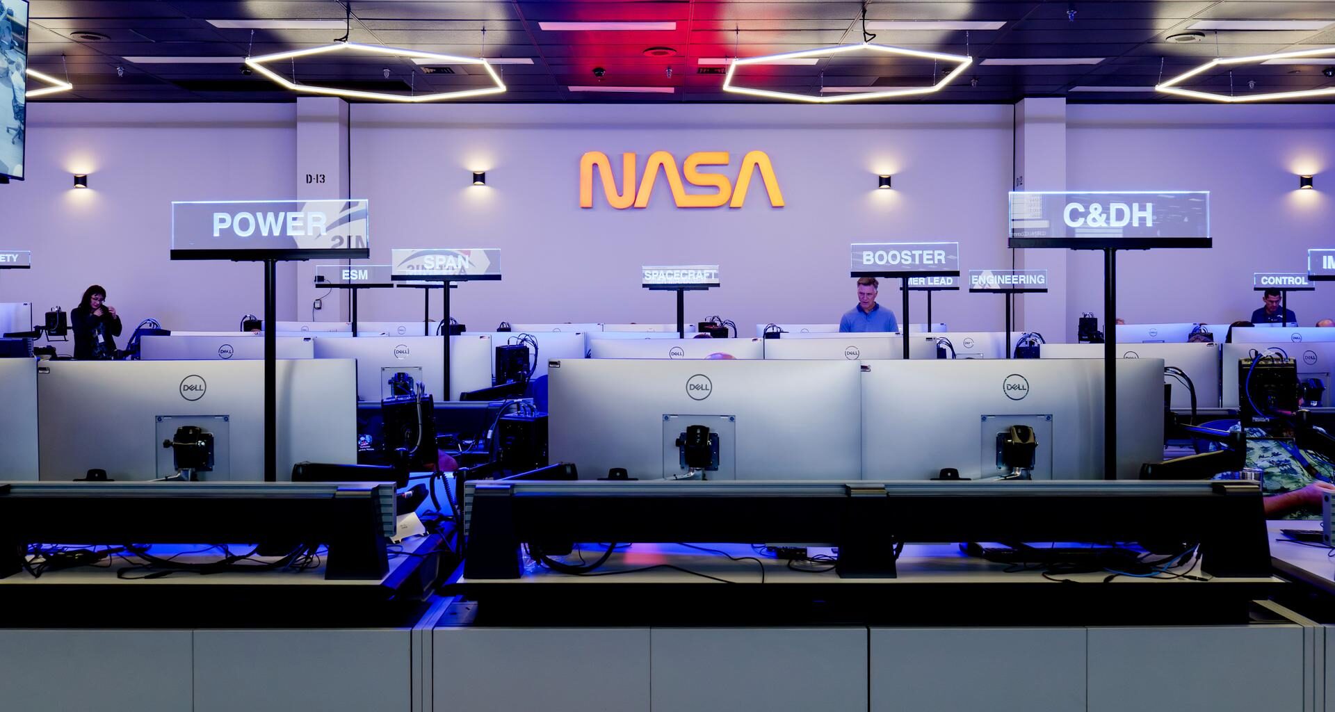 The Orion Mission Evaluation Room (MER) team works during an Artemis II mission simulation on Aug. 19, 2025, from the new Orion MER inside the Mission Control Center at NASA’s Johnson Space Center in Houston.