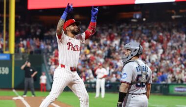 Phillies hit team-record 8 homers to clinch first-round bye