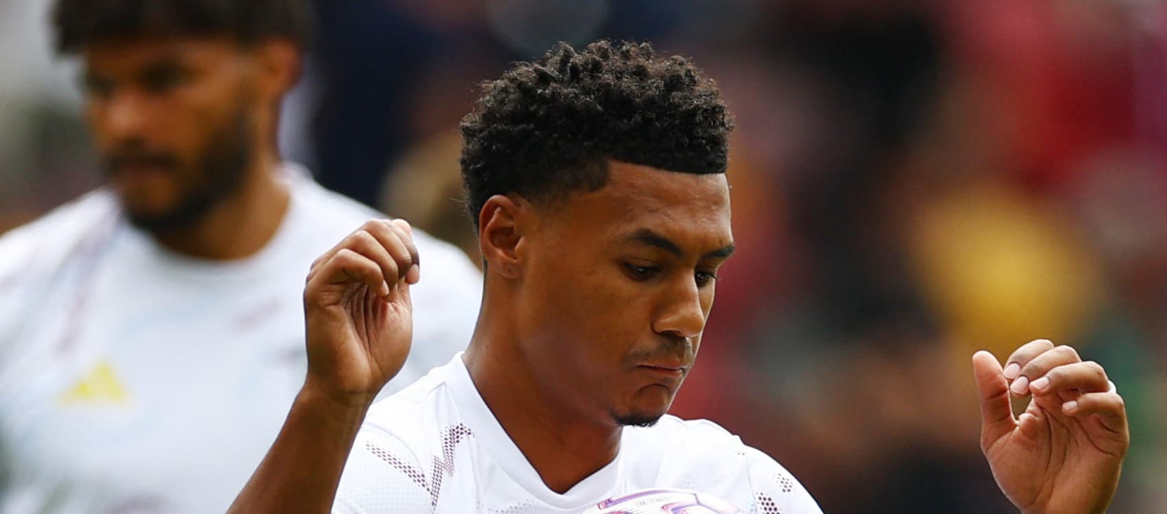 Howe rotates, Adingra + Elliott subs