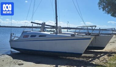 Search underway for two men aboard catamaran Mangrove Jack missing off northern NSW