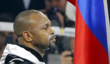 Boxing: Boxing-Roy Jones Jr gets 1988 Olympic gold medal from the man who beat him