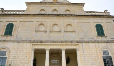 Academic calls for inquiry into failures at child mental health unit