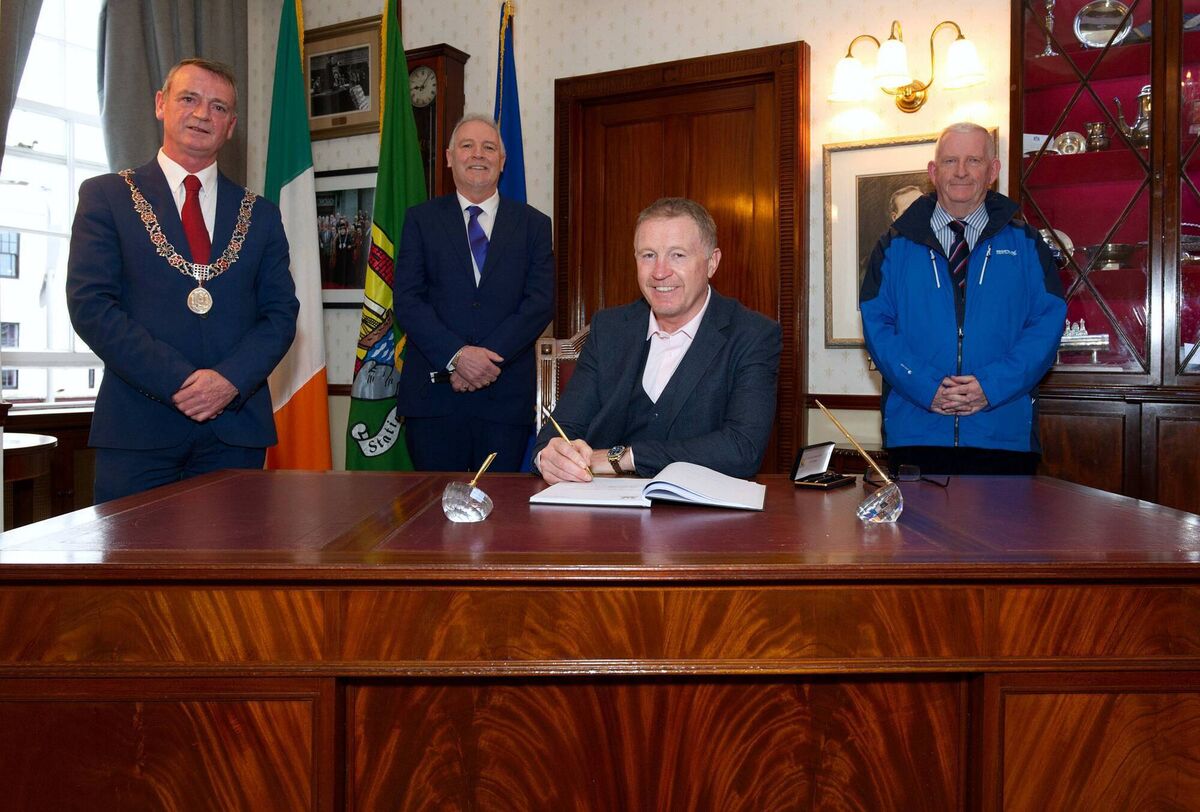 Steve Collins 25th Anniversary Tour & Celebrations, Cork - Steve Collins pictured with then Deputy Lord Mayor Fergal Dennehy, Conal Thomas and Michael O’Brien on a visit to Cork City Hall to mark the 25th Anniversary of his defeat of Chris Eubank. This week marks the 30th Anniversary of his win in the second contest in Páirc Uí Chaoimh. Picture: Doug Minihane