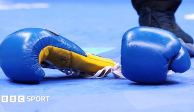 Sam Allardyce gives a thumbs-up