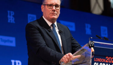 Keir Starmer tries to rally the left – by shadow-boxing the right