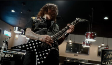 Jackson Pro Series Limited Edition Phil Demmel KV King V: the V-style electric is finished in black-and-white polka dots, and looks good in all settings, against a white background or barroom scene alike.