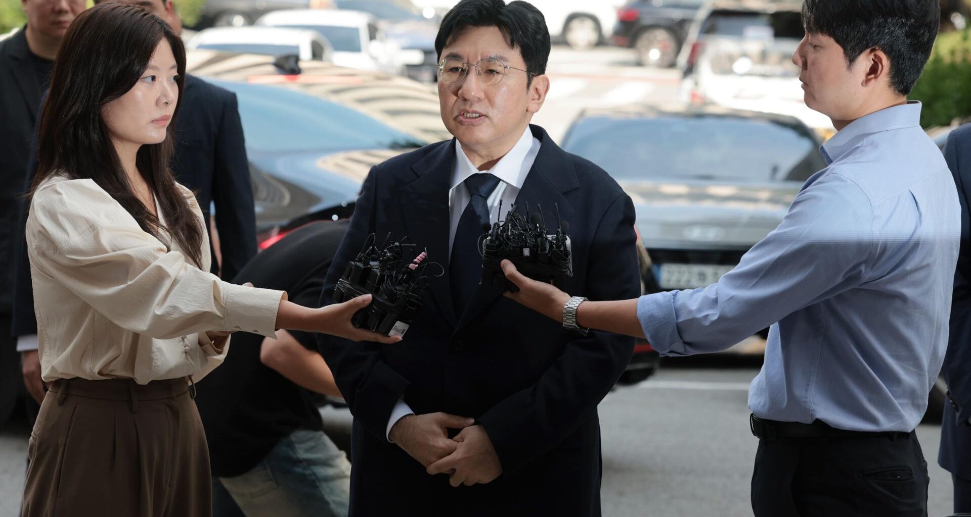 HYBE chairman Bang appears before police for questioning