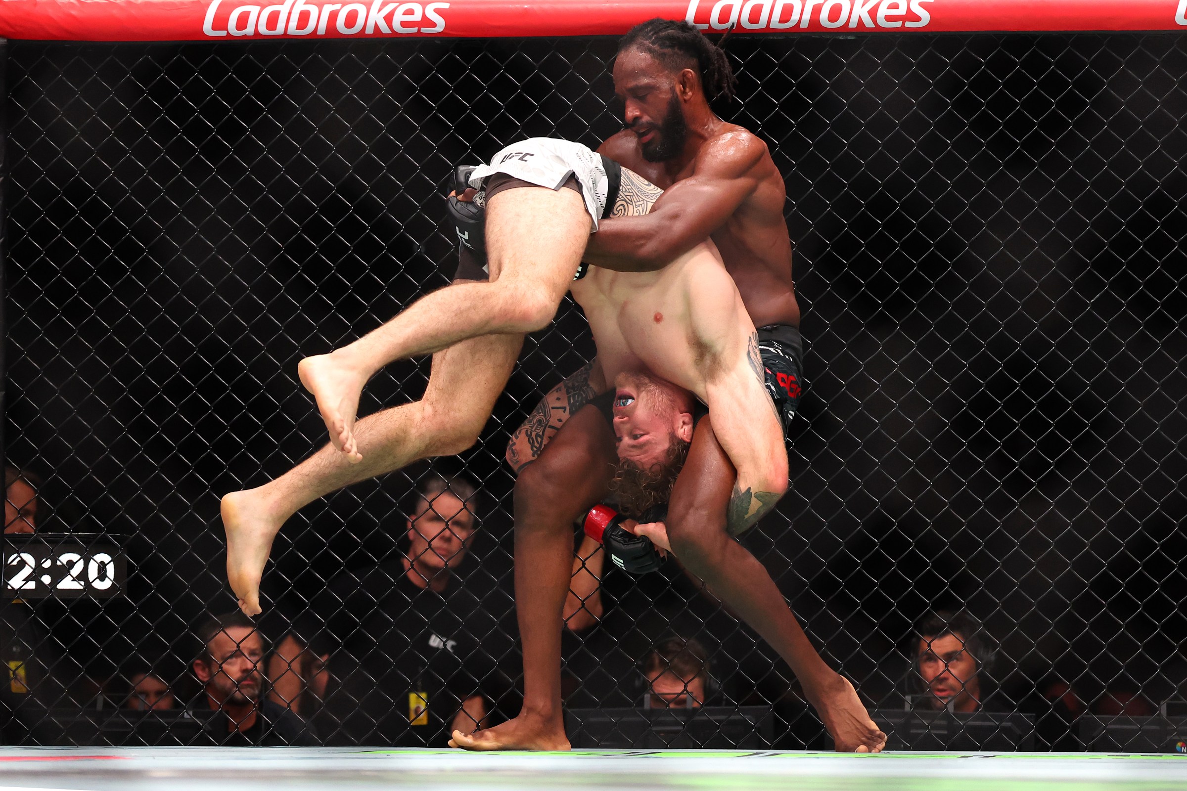PERTH, AUSTRALIA - SEPTEMBER 28: Neil Magny of the United States fights Jake Matthews of Australia in the Welterweight Bout during the UFC Fight Night at RAC Arena on September 28, 2025 in Perth, Australia. (Photo by Paul Kane/Getty Images)