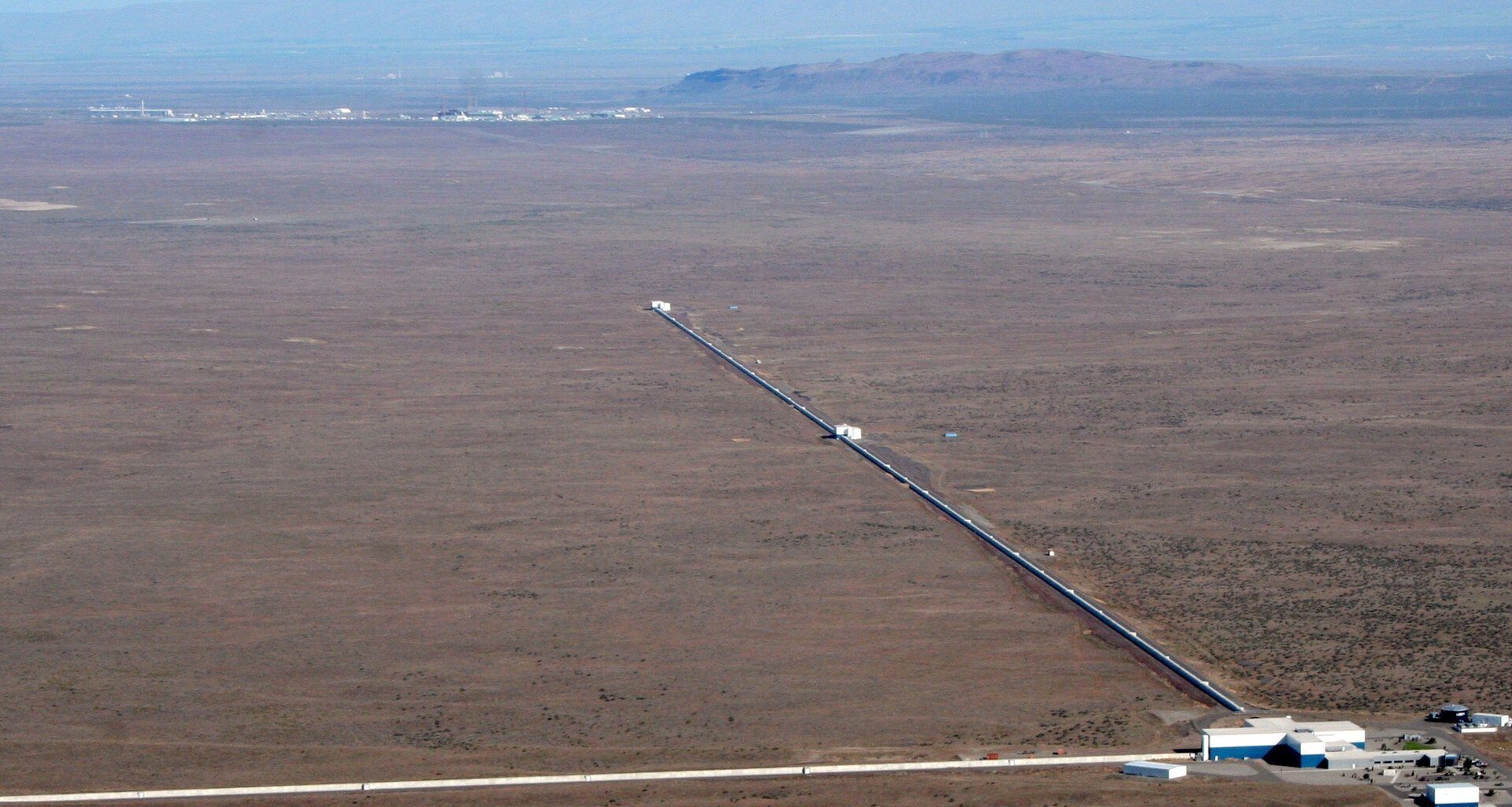 Gravitational wave detectors affected by daylight savings time