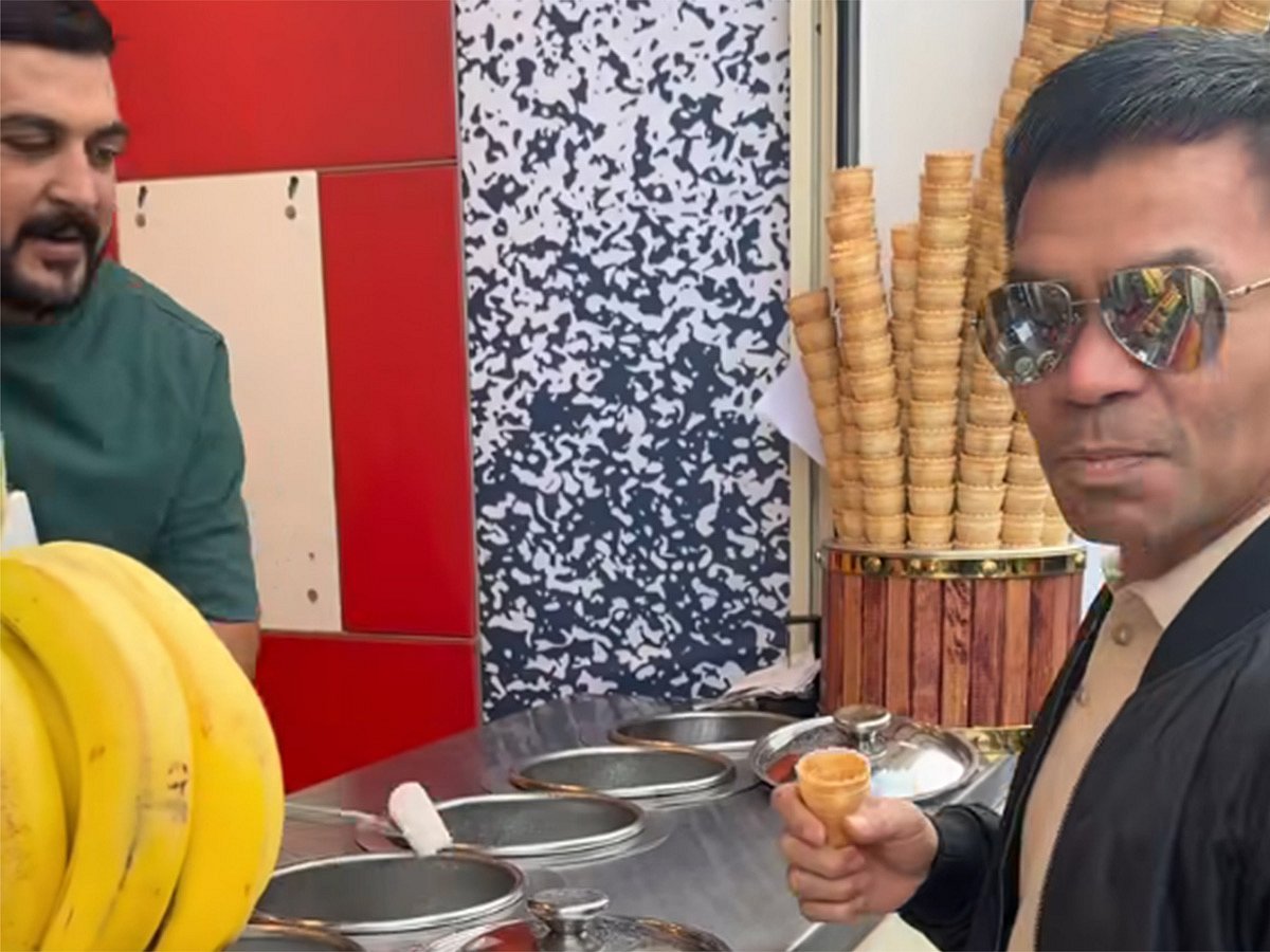 Manny Pacquiao's lightning reflexes no match for Turkish ice cream vendor