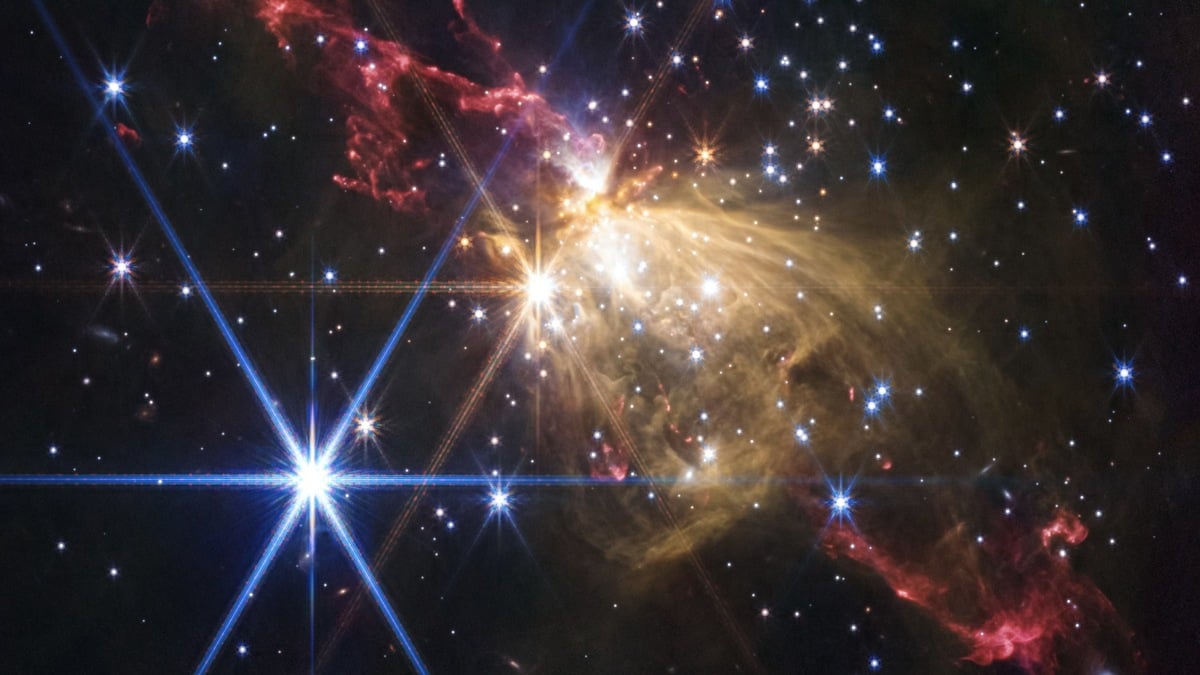 Stunning pic captures giant star shooting powerful jets across galaxy