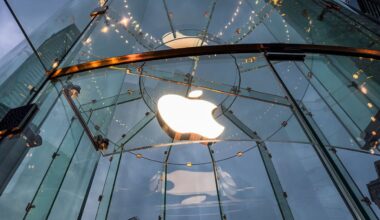 One of Apple's top AI executives is reportedly leaving the company