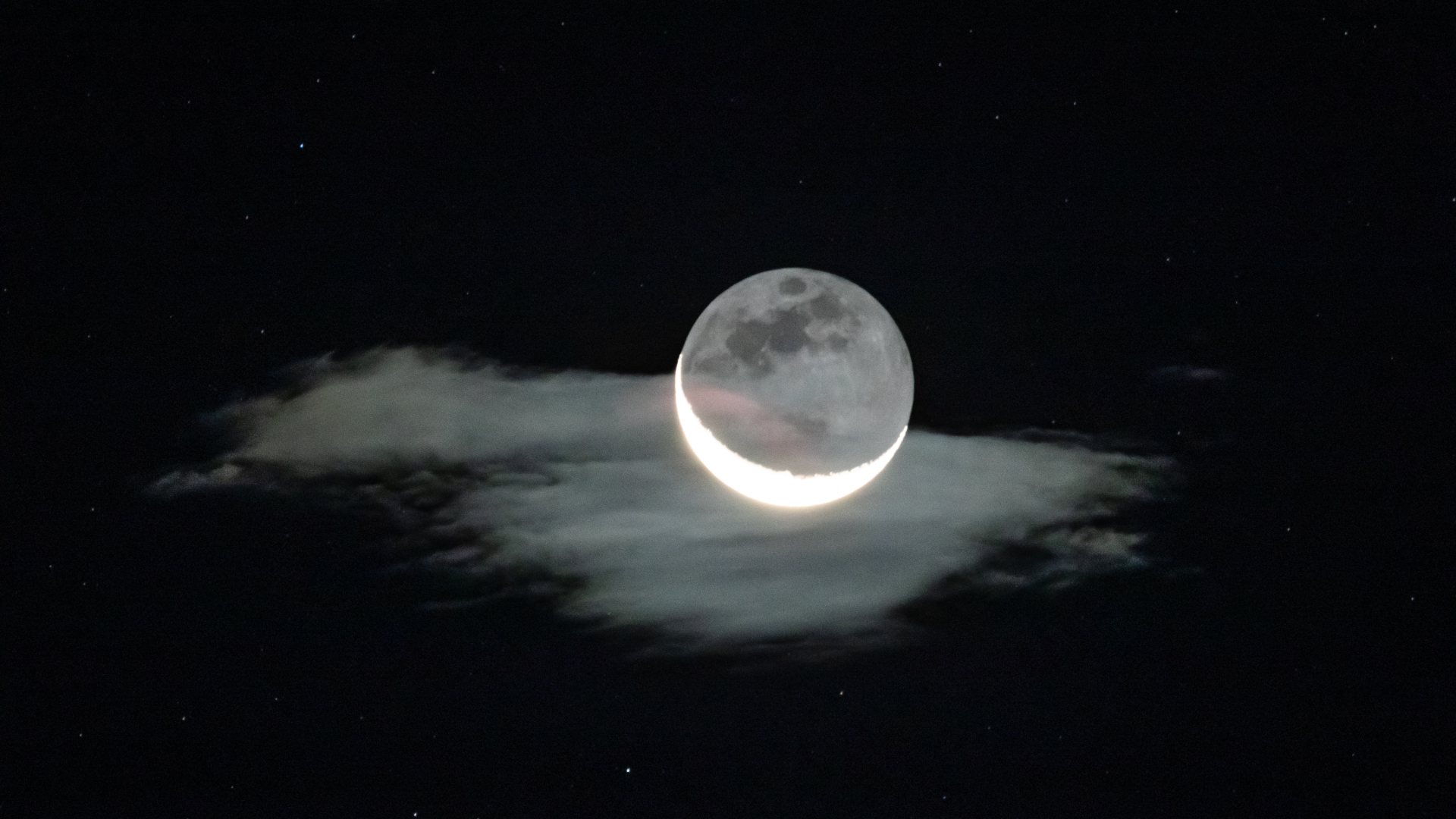 A photo showing the Earthshine phenomenon, as the crescent moon can be seen next to the rest of the larger moon