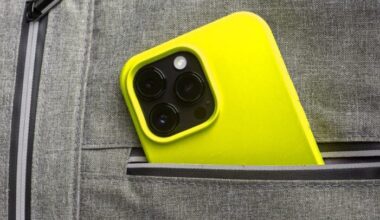 Apple’s (AAPL) Pocket-Sized AI Push Opens Door to $300 Price Target