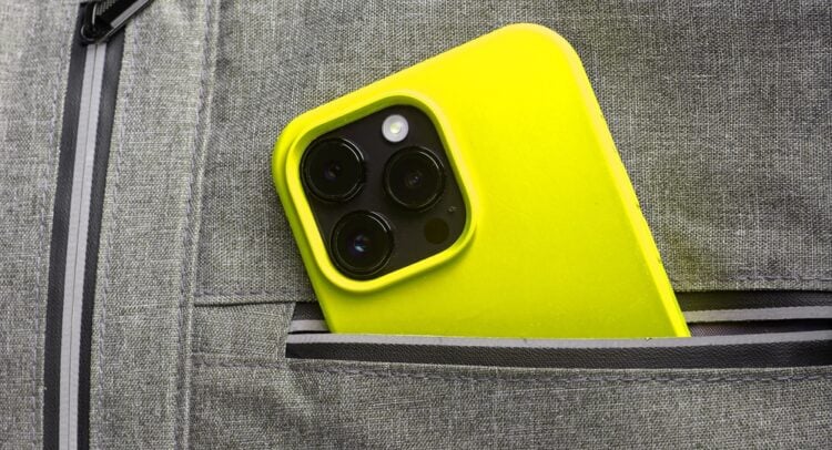 Apple’s (AAPL) Pocket-Sized AI Push Opens Door to $300 Price Target