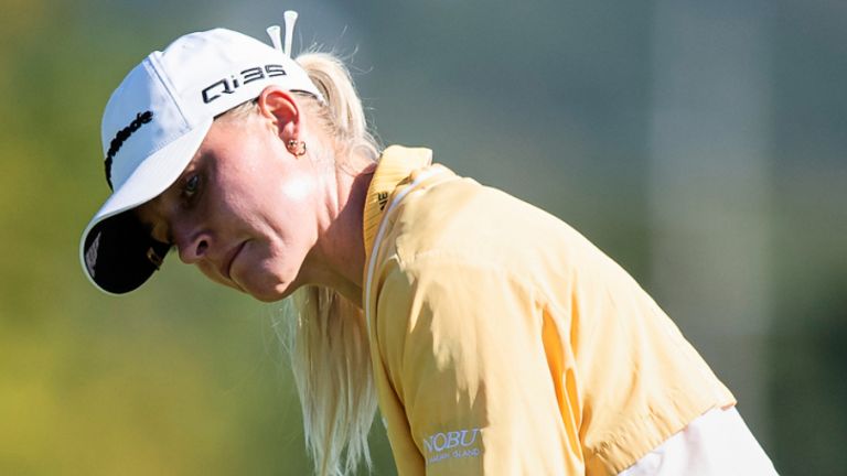 Charley Hull, of England, putts on the 18th green during the first round of the Kroger Queen City Championship golf tournament, Thursday, Sept. 11, 2025, at TPC River's Bend in Cincinnati. (AP Photo/Tanner Pearson)