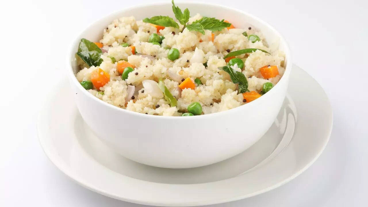 Vegetable upma with carrots, peas, and beans