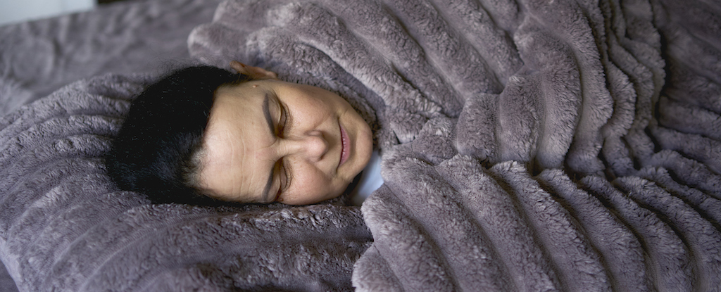 Do Weighted Blankets Really Work For Stress And Anxiety? Here's What The Science Says. : ScienceAlert