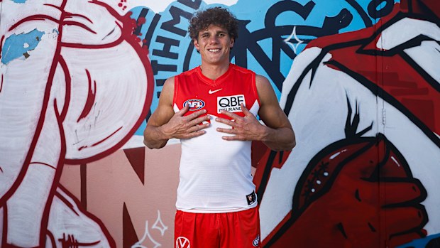 Charlie Curnow poses after being traded to Sydney