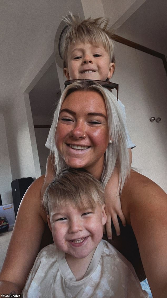 After her second pregnancy, Nikki¿s periods became so painful she was often bedridden, but she pushed through for the sake of her boys